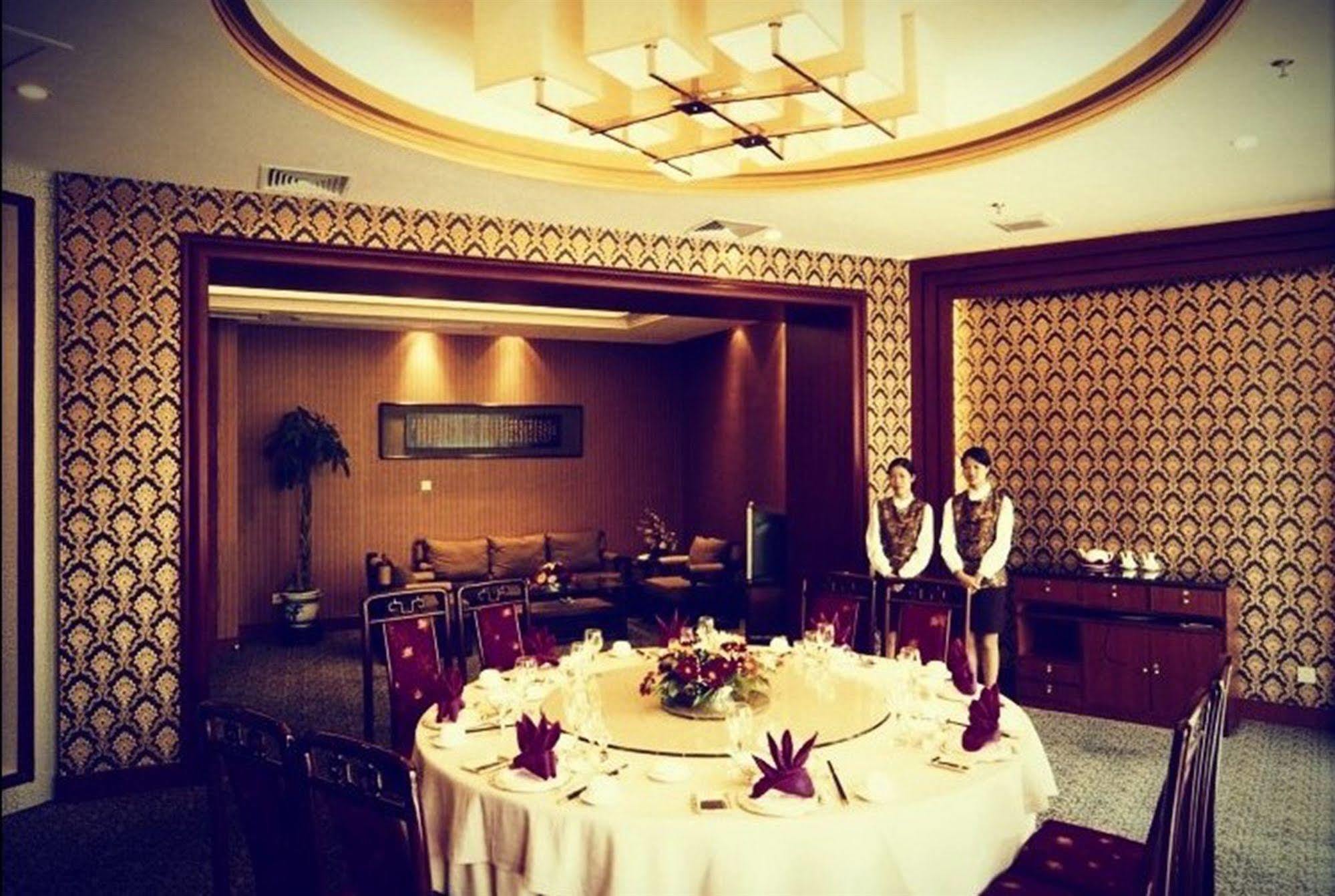 Yiwu Yi He Hotel Екстер'єр фото